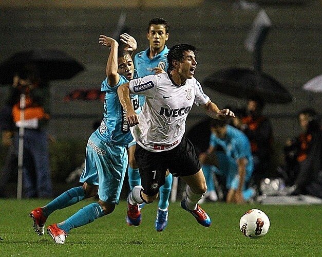 Corinthians e Santos fazem jogo da vida pela Libertadores 2012