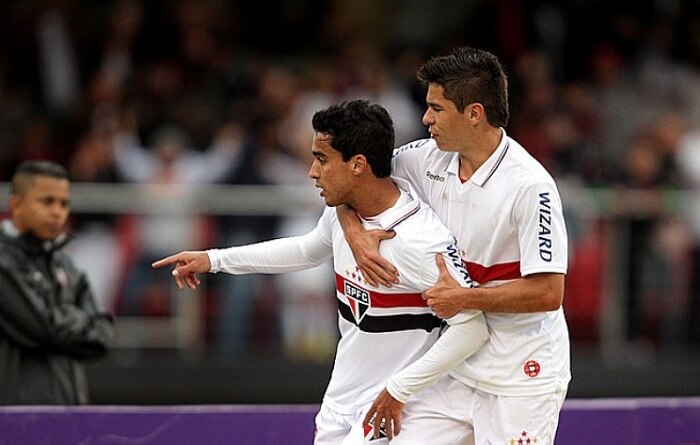 São Paulo derrota o Coritiba por 3 a 1 na despedida de Milton Cruz