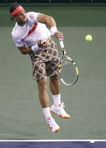 O espanhol Rafael Nadal devolve bola na vitória sobre o checo Tomas Berdych por 2 sets a 0