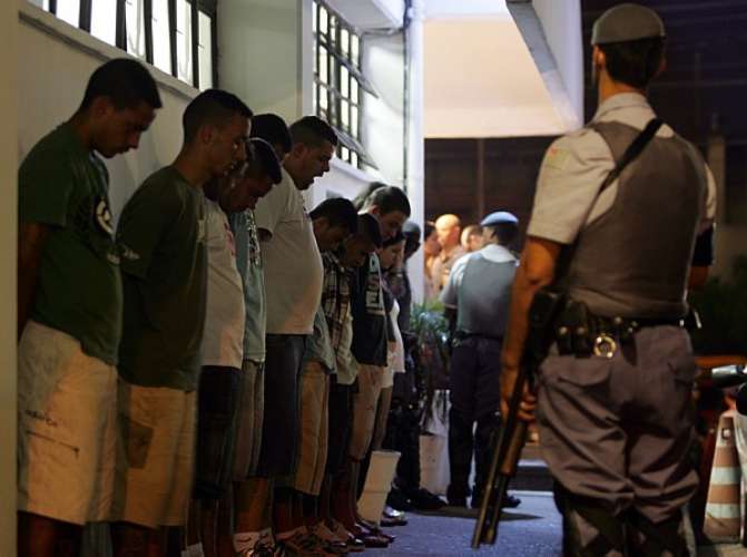 A PM deteve 21 pessoas por vandalismo, resistência e desobediência. Todas foram liberadas
