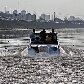 Dificuldades de navegação por causa do lixo fazem a cidade desperdiçar alternativa ao trânsito Dificuldades de navegação por causa do lixo fazem a cidade desperdiçar alternativa ao trânsito