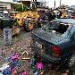Outros carros foram danificados pela força da explosão