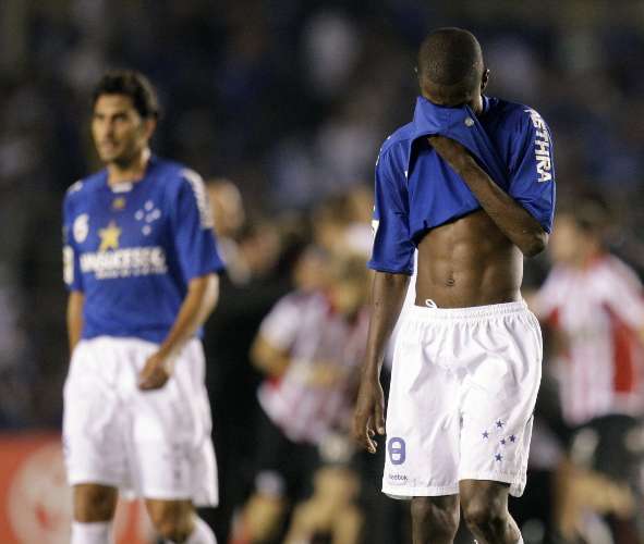 Jogadores do Cruzeiro lamentam perda da Copa Libertadores 2009