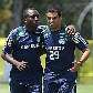Armero e Cleiton Xavier correm abraçados após reunião dos jogadores do Palmeiras, no treino Armero e Cleiton Xavier correm abraçados após reunião dos jogadores do Palmeiras, no treino
