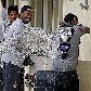 Roberto Carlos joga água em Jorge Henrique, que estava em balde de gelo, após treino do Corinthians