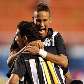 Neymar abraça Ganso para comemorar a goleada do Santos sobre o Rio Branco por 4 a 0 Neymar abraça Ganso para comemorar a goleada do Santos sobre o Rio Branco por 4 a 0