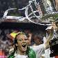 Autor do 1.º gol do Sevilla, Capel segura a taça da Copa do Rei na vitória sobre Atlético de Madrid Autor do 1.º gol do Sevilla, Capel segura a taça da Copa do Rei na vitória sobre Atlético de Madrid