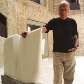 Arcangelo Ianelli posa com suas obras na Pinacoteca Arcangelo Ianelli posa com suas obras na Pinacoteca