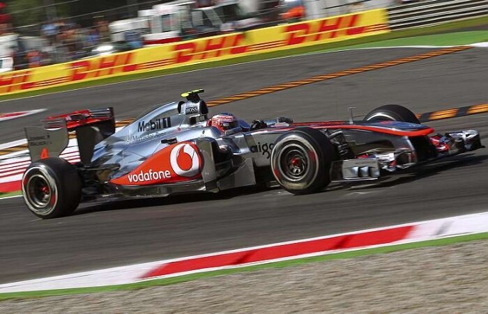 Jenson Button faz bonito com sua McLaren na primeira sessão de treinos