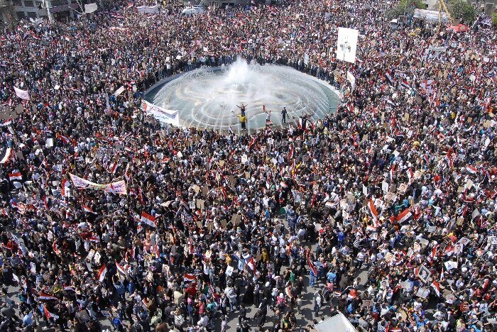 Sírios marcham por Assad e aguardam discurso do presidente