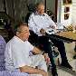 Em cadeira de rodas, Fidel Castro conversa com Raúl e Daniel Ortega