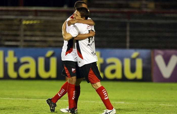 Na sua despedida do futebol, Juninho comemora gol, vitória e permanência do Ituano
