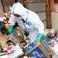 Moradores somente puderam voltar às residências utilizando roupas especiais contra radiação Moradores somente puderam voltar às residências utilizando roupas especiais contra radiação