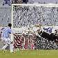 O goleiro Frey, da Fiorentina, defende pênalti de Quagliarella, do Napoli O goleiro Frey, da Fiorentina, defende pênalti de Quagliarella, do Napoli