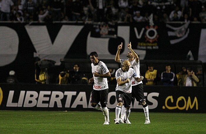 Corinthians e Santos fazem jogo da vida pela Libertadores 2012