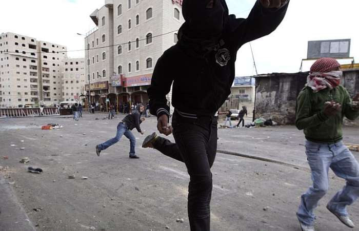 Jovens protestam contra ampliação de assentamentos em Jerusalém Oriental