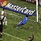 Paolo Guerrero, do Peru, faz o gol do 1 a 0 no México do goleiro Luis Michel, pela Copa América 2011