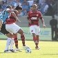 Ronaldinho Gaúcho, do Flamengo, sofre dura marcação do volante gremista, Gilberto Silva Ronaldinho Gaúcho, do Flamengo, sofre dura marcação do volante gremista, Gilberto Silva