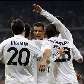 Jogadores do Real comemoram gol na vitória por 3 a 2 sobre o Atlético de Madri, pelo Espanhol