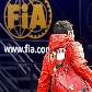 Funcionário da Ferrari passa pelo escritório da FIA em Silverstone, na Inglaterra