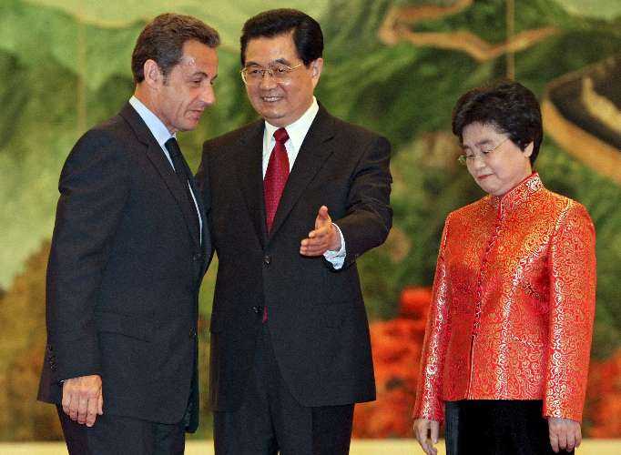 Francês Nicolas Sarkozy chega para almoço com Hu Jintao