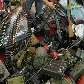 Camisas vermelhas mostram o equipamento capturado dos militares hoje durante o conflito em Bangcoc Camisas vermelhas mostram o equipamento capturado dos militares hoje durante o conflito em Bangcoc