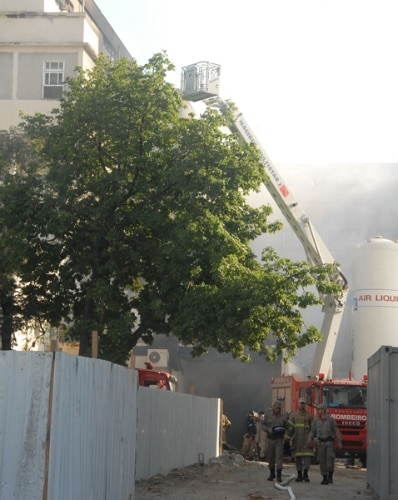 Confira as imagens do incêndio no hospital do Rio