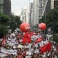 Professores de SP inicia greve e protestam na Avenida Paulista 