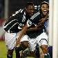 Cleiton Xavier ganha abraço de Obina após marcar para o Palmeiras Cleiton Xavier ganha abraço de Obina após marcar para o Palmeiras