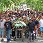 Menina de 11 anos morta por bala perdida é sepultada no Rio Menina de 11 anos morta por bala perdida é sepultada no Rio