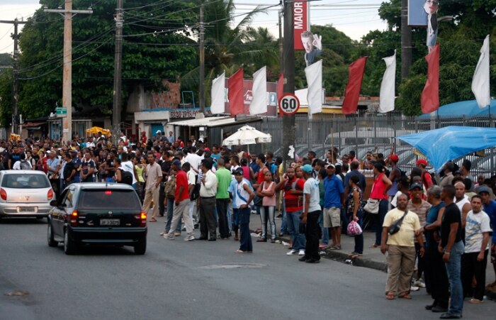 Bandidos aproveitam greve da PM e saqueiam lojas na Bahia