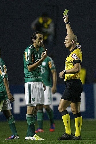 Palmeiras vence Flamengo por 1 a 0 e sai da zona de rebaixamento do Brasileirão