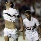 Rhodolfo, à frente, marcou os dois primeiros gols do São Paulo