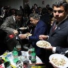 Votação da MP dos Portos na Câmara Nacional - Para aguentar o processo de votação da MP dos Portos entre quarta, 15, e quinta feira, 16/5, parlamentares disputaram comida guardada em tachos e servida em pratos descartáveis - Foto: Dida Sampaio/AE