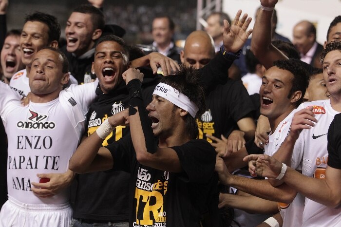 Santos de Neymar conquista o tricampeonato paulista
