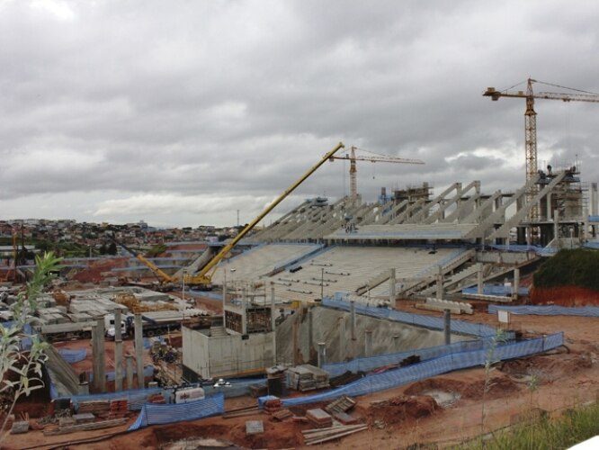 Estádio do Corinthians, que receberá a abertura da Copa, completa um ano de obras
