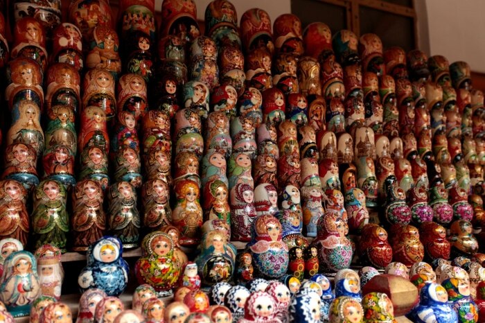 Souvernirs: clássica boneca russa, conhecida como matrioshka