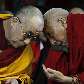 Em seu aniversário, Dalai Lama escuta ao exilado governador tibetano, Samdhong Rinpoche, na Índia Em seu aniversário, Dalai Lama escuta ao exilado governador tibetano, Samdhong Rinpoche, na Índia