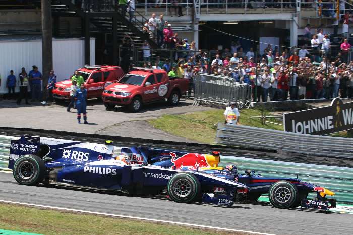 Barrichello toma volta de Vettel no GP do Brasil
