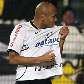 Souza comemora o primeiro gol do Corinthians na vitória sobre o Coritiba 