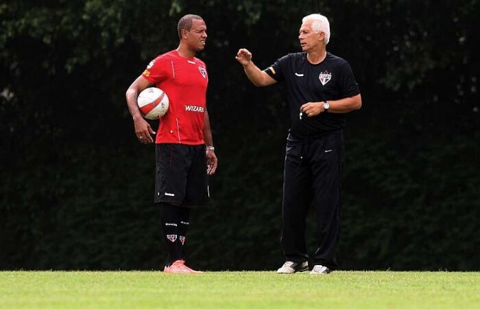 Leão não aguenta pressão e é demitido do São Paulo