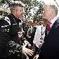 Ross Brawn cumprimenta o presidente da FIA, Max Mosley, em Mônaco