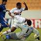 Fernandinho dribla o goleiro para marcar seu segundo gol pelo São Paulo Fernandinho dribla o goleiro para marcar seu segundo gol pelo São Paulo