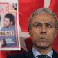 Mehmet Ali Agca, homem que tentou matar o Papa João Paulo II, mostra capa da Times Mehmet Ali Agca, homem que tentou matar o Papa João Paulo II, mostra capa da Times