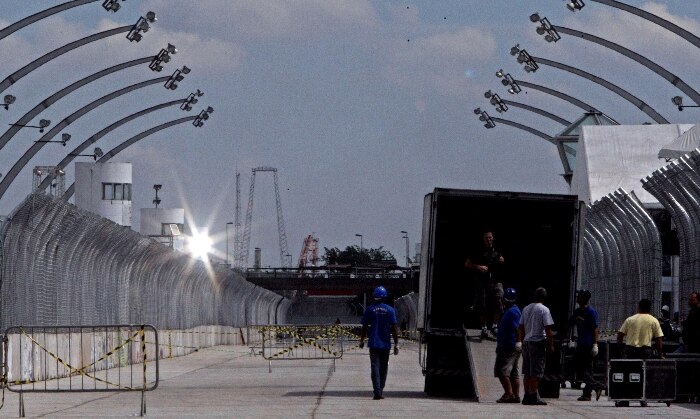 Funcionários correm para aprontar pista para etapa do Brasil da Fórmula Indy