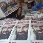 Manchete da morte de Osama em Bombay, na Índia Manchete da morte de Osama em Bombay, na Índia