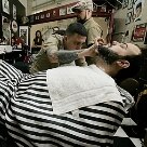 Economia - Outro ramo que voltou a crescer após ter caído em desuso durante décadas é o de barbearia, oferecendo serviços de estética facial, corporal e capilar, além de cultivar o ritual do barbear - Foto: Filipe Araujo/AE - 03/04/2012
