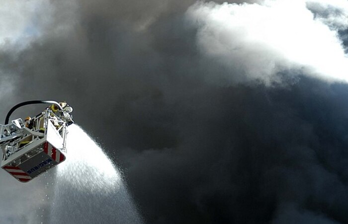 Imagens do incêndio mostram destruição de loja em Copacabana 	