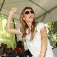 Gisele Bundchen planta árvore e fala com crianças no Green Nation Fest Gisele Bundchen planta árvore e fala com crianças no Green Nation Fest