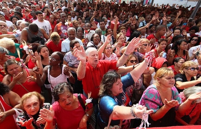 Fiéis celebram o dia de São Jorge no Rio